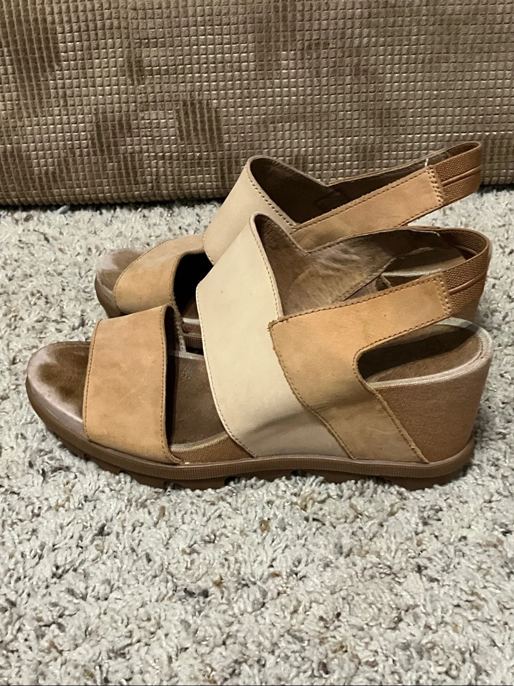 Sorel Two-Tone Tan and Cream Wedge Sandals Women’s size 10